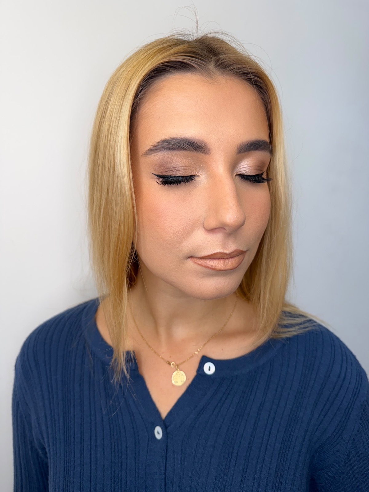 Maquiagem social com acabamento natural